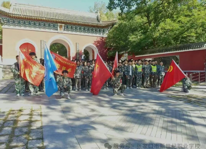 我校组织师生前往吉鸿昌纪念馆参观学习